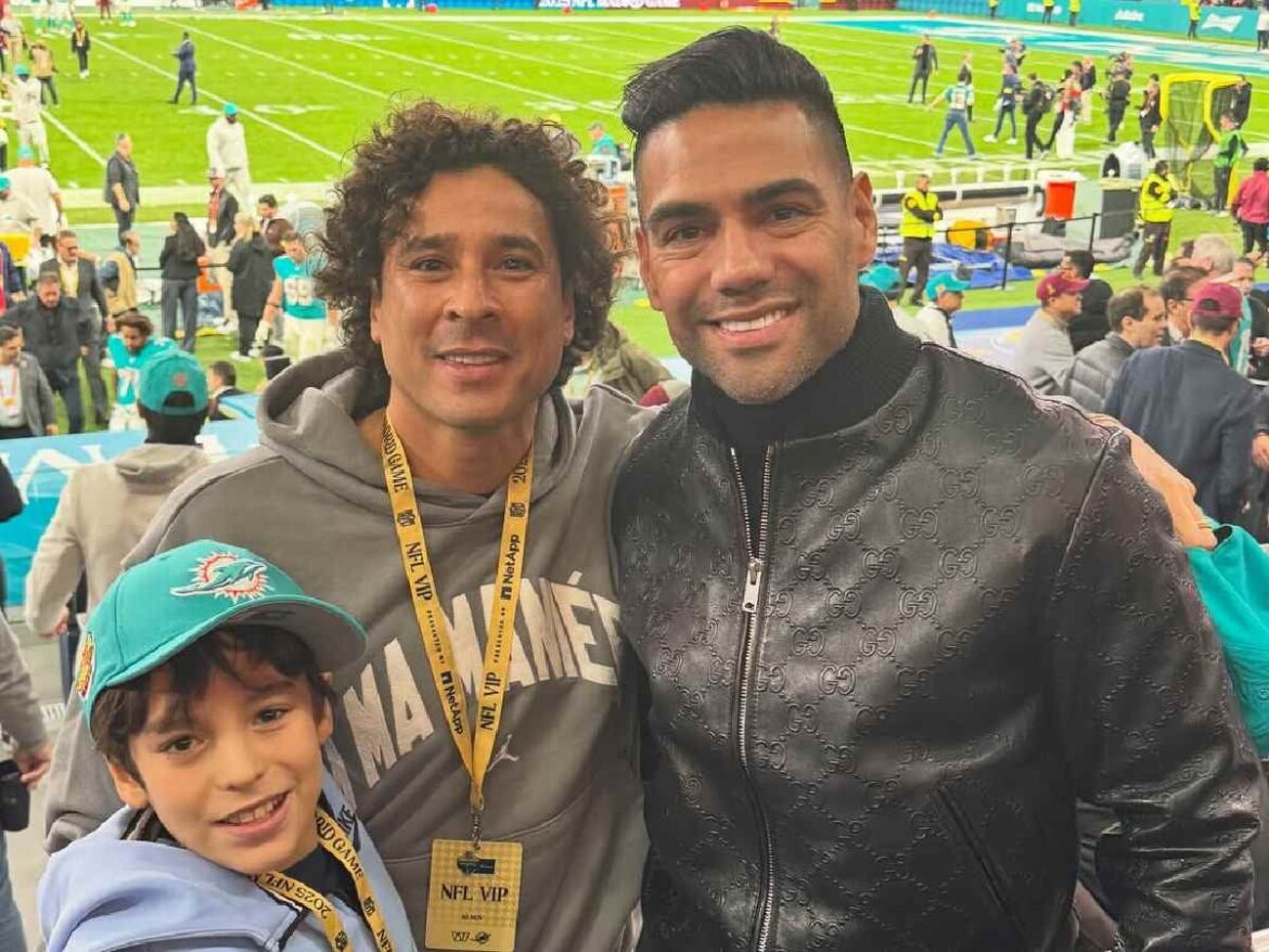 Guillermo Ochoa asiste al histórico debut de la NFL en España