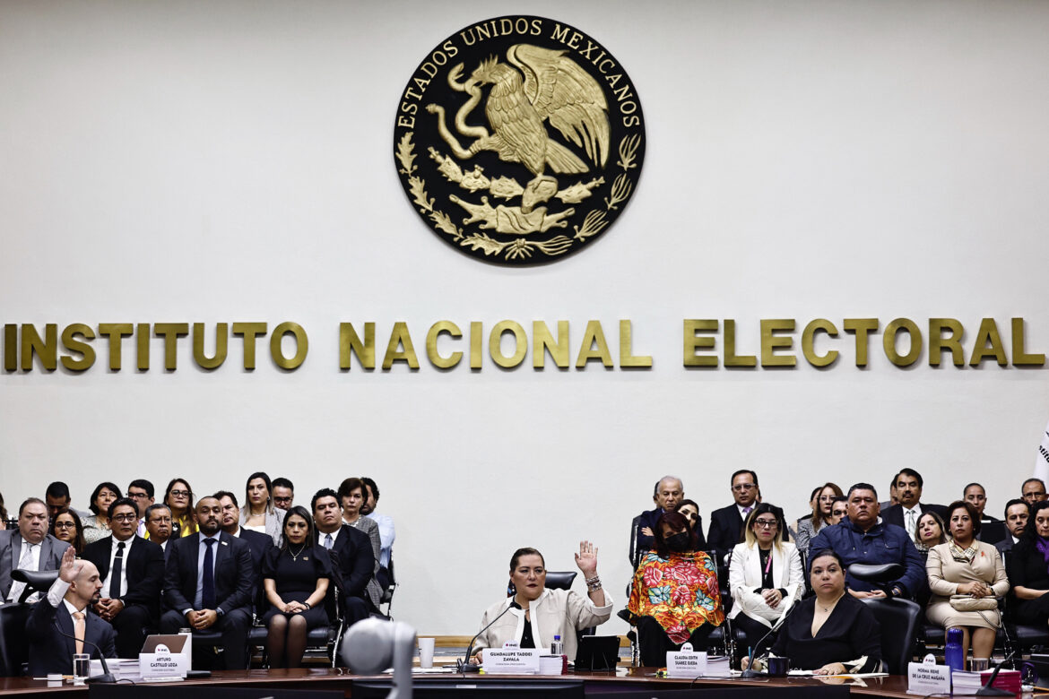 INE propone voto electrónico y paridad de género en reforma electoral