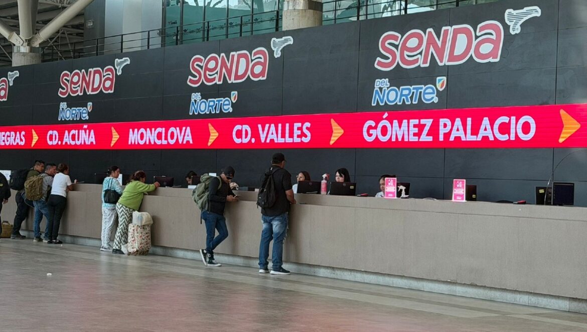 Bloqueos tras muerte de ‘El Mencho’ afectan transporte en NL