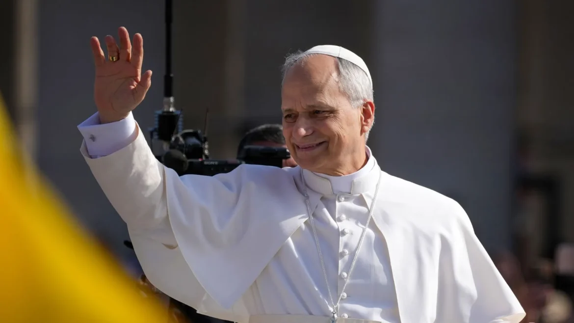 Papa León XIV llama a detener la violencia tras muerte de Jameneí