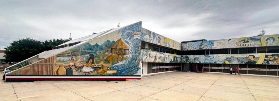 SEP analiza limitar uso de celulares en escuelas mexicanas