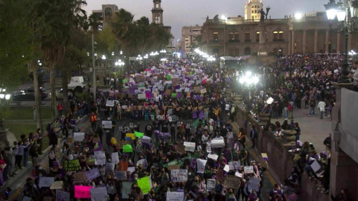 Marcha del 8M reunirá a miles de mujeres en Monterrey