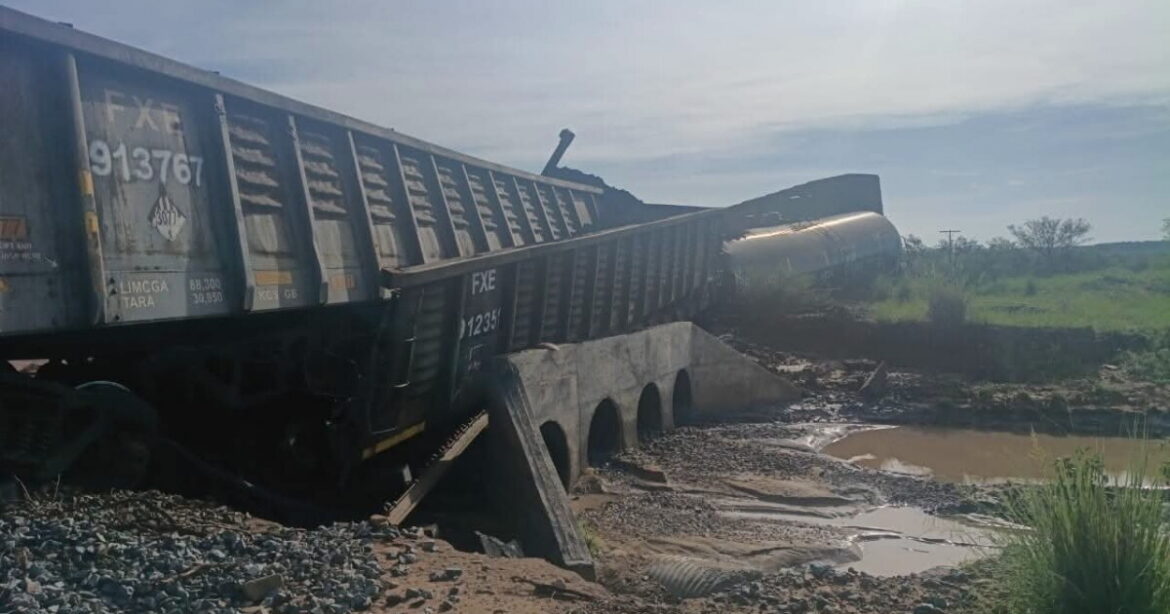 Descarrila tren en Sonora y provoca derrame químico sin heridos