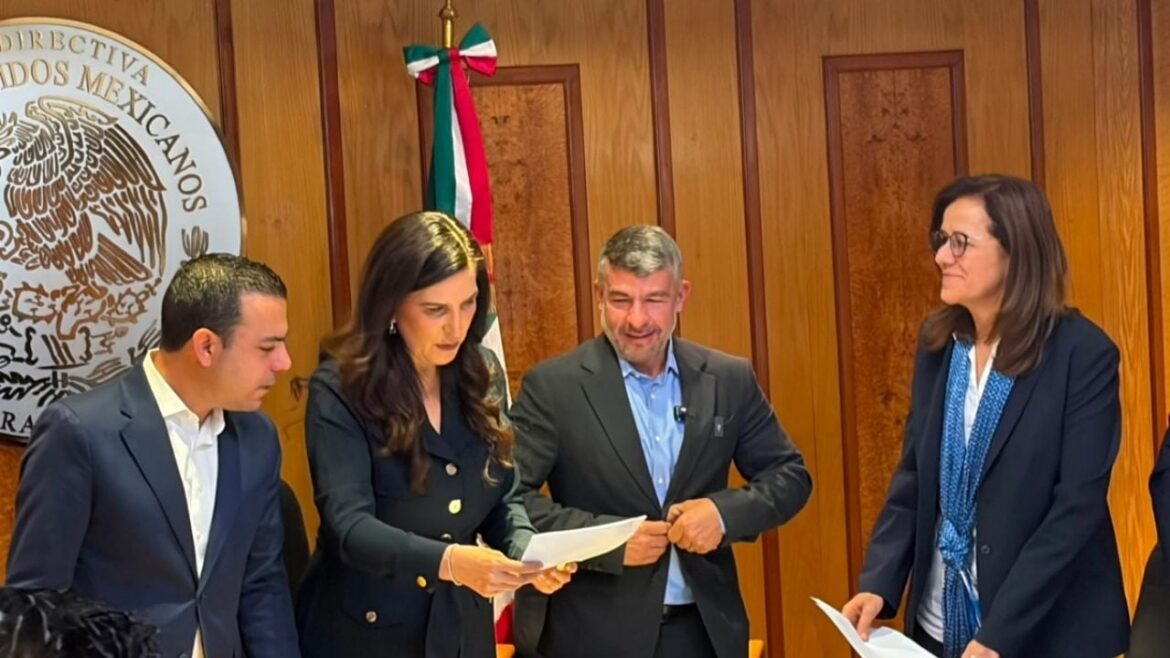 Alcaldes del PAN proponen eliminar “La Escuela es Nuestra”