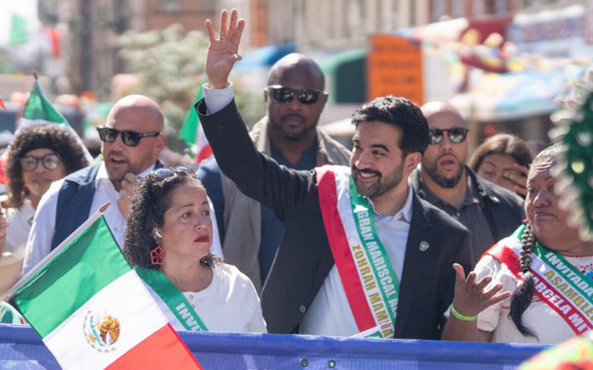 Alcalde de Nueva York encabeza desfile de Independencia mexicana