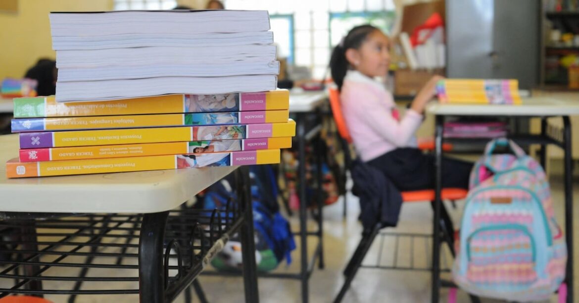 México enfrenta retos educativos pese a baja en matrícula escolar