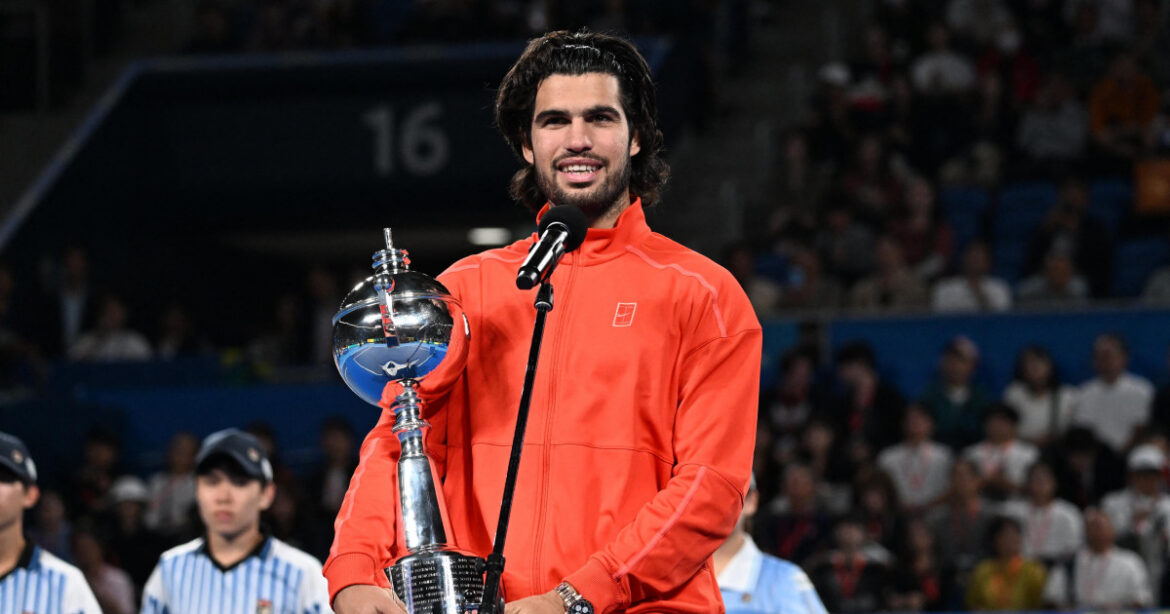 Carlos Alcaraz retiene el título y gana el ATP 500 de Tokio