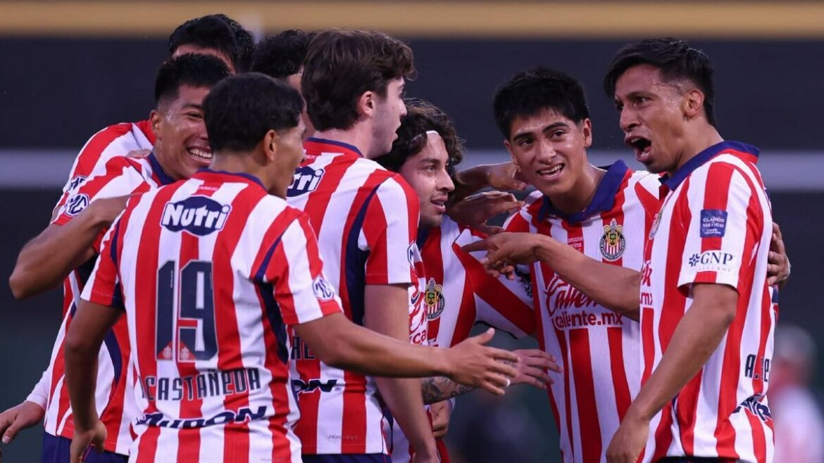 Sisniega destaca modelo de Chivas en formación de futbolistas mexicanos